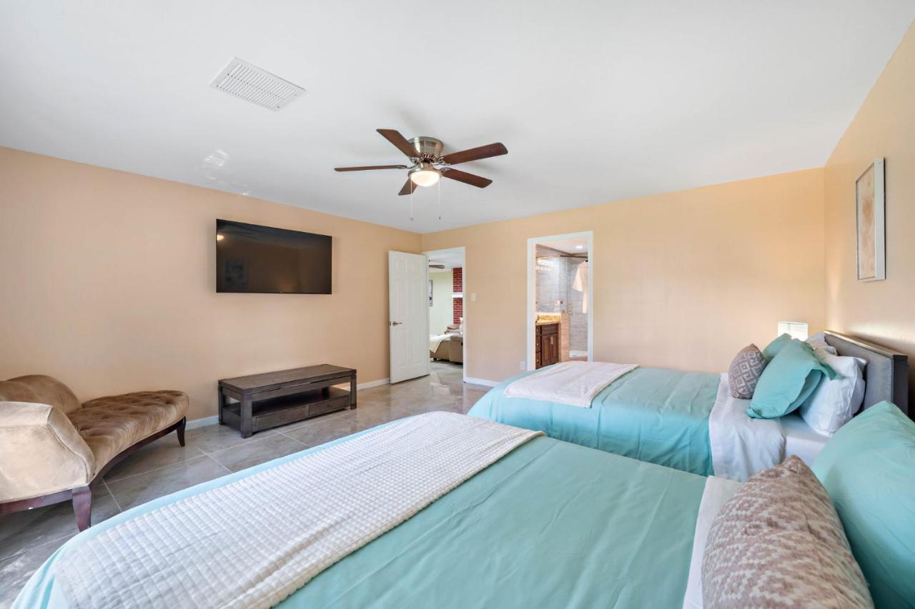 Pool Oasis Games Wifi Bbq Yard Sleep 16 Houston Exterior foto