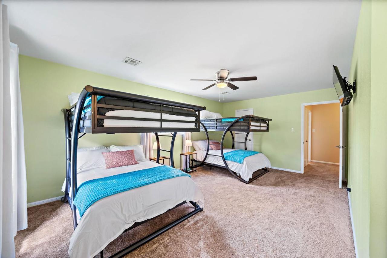 Pool Oasis Games Wifi Bbq Yard Sleep 16 Houston Exterior foto